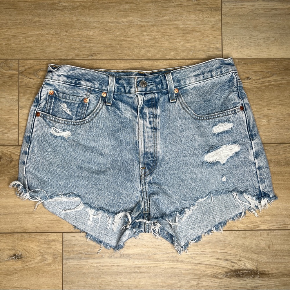 Levi 501 High Rise Shorts Mediun Wash Cut-Off